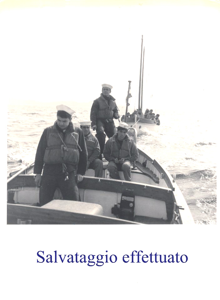 nave vespucci salvataggio barca a vela 1.jpg